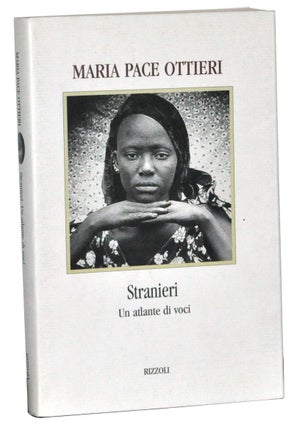 Item #3370087 Stranieri: Un atlante di voci. Maria Pace Ottieri