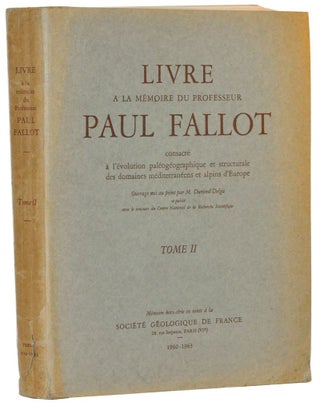 Livre a la mémoire du Professeur Paul Fallot, consacré à l'évolution paléogéographique et structurale des domains méditerranéens at alpins d'Europe. Tome I et Tome II